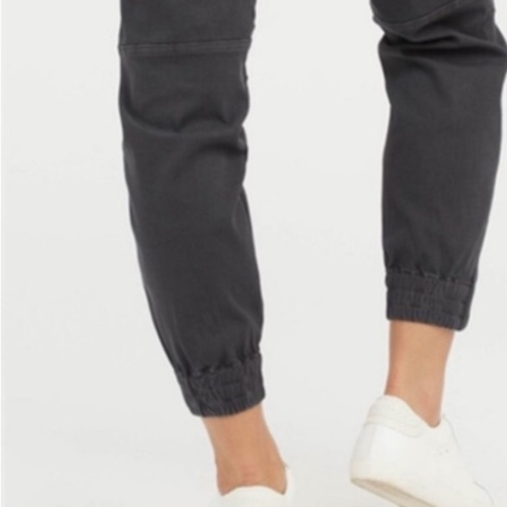 Spanx Stretch Twill Cargo Jogger In Washed Black Size L